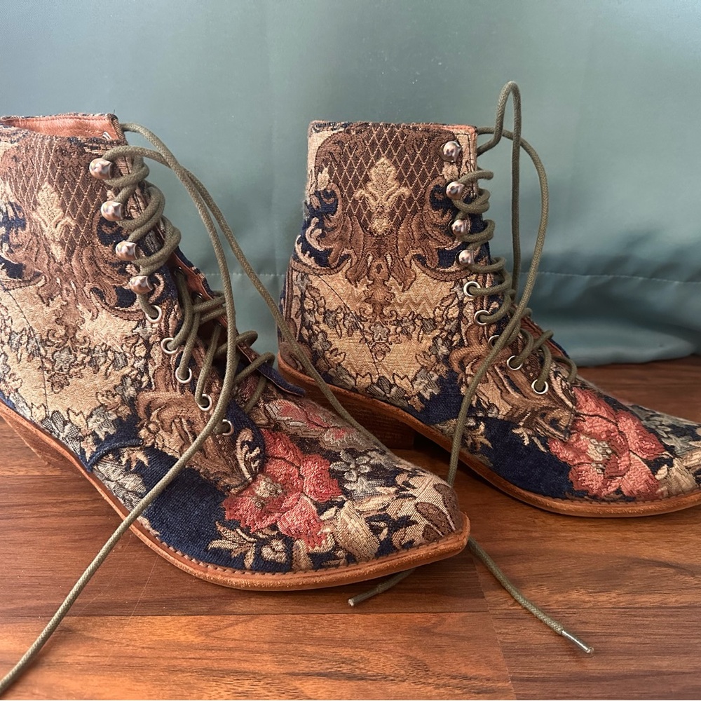 Jeffrey Campbell Tapestry Boots Sz 9.5M Western Victorian Fabric Ankle Lace Up